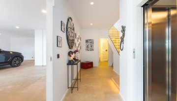 Resa Estates Ibiza sale villa Marlin vieuws hallway garage.jpg